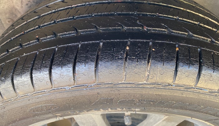 2020 Volkswagen Polo HIGHLINE PLUS 1.0, Petrol, Manual, 43,632 km, Left Rear Tyre Tread