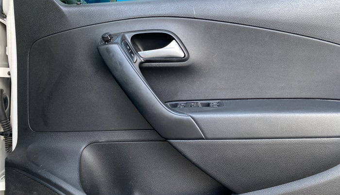 2020 Volkswagen Polo HIGHLINE PLUS 1.0, Petrol, Manual, 43,632 km, Driver Side Door Panels Control