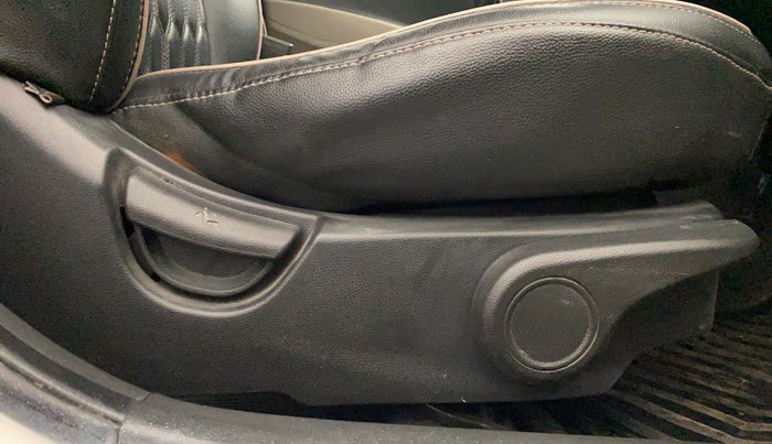 2017 Hyundai Grand i10 ASTA 1.2 KAPPA VTVT, Petrol, Manual, 71,876 km, Driver Side Adjustment Panel