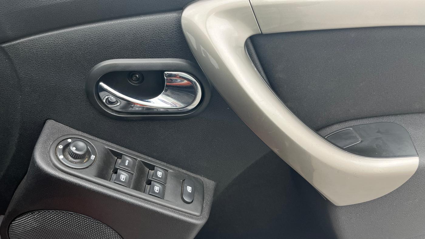 2021 Renault Duster RXZ 1.3 TURBO PETROL CVT, Petrol, Automatic, 49,498 km, Driver Side Door Panels Control
