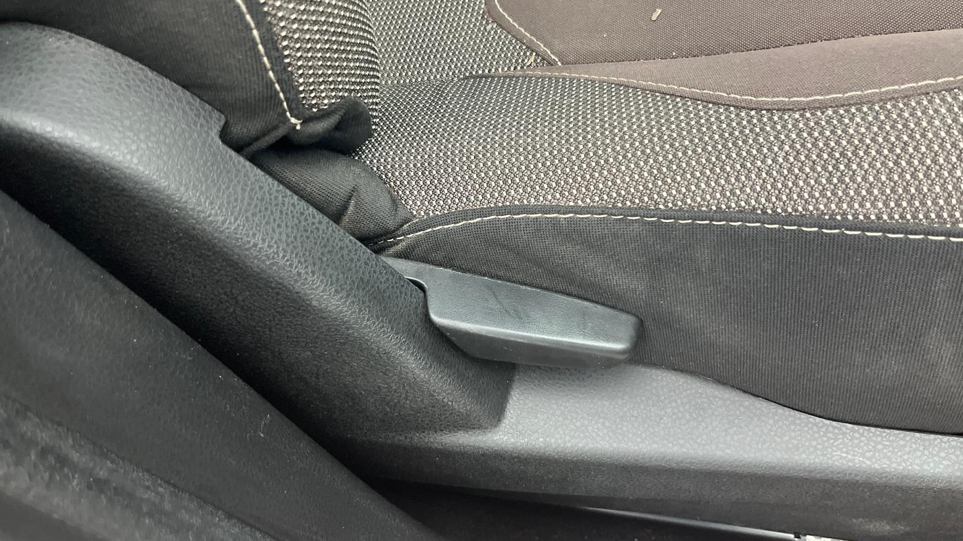 2021 Renault Duster RXZ 1.3 TURBO PETROL CVT, Petrol, Automatic, 49,498 km, Driver Side Adjustment Panel
