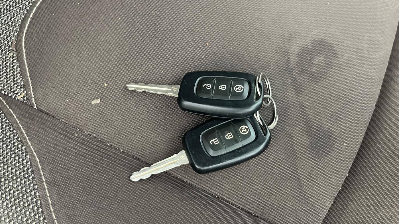 2021 Renault Duster RXZ 1.3 TURBO PETROL CVT, Petrol, Automatic, 49,498 km, Key Close Up