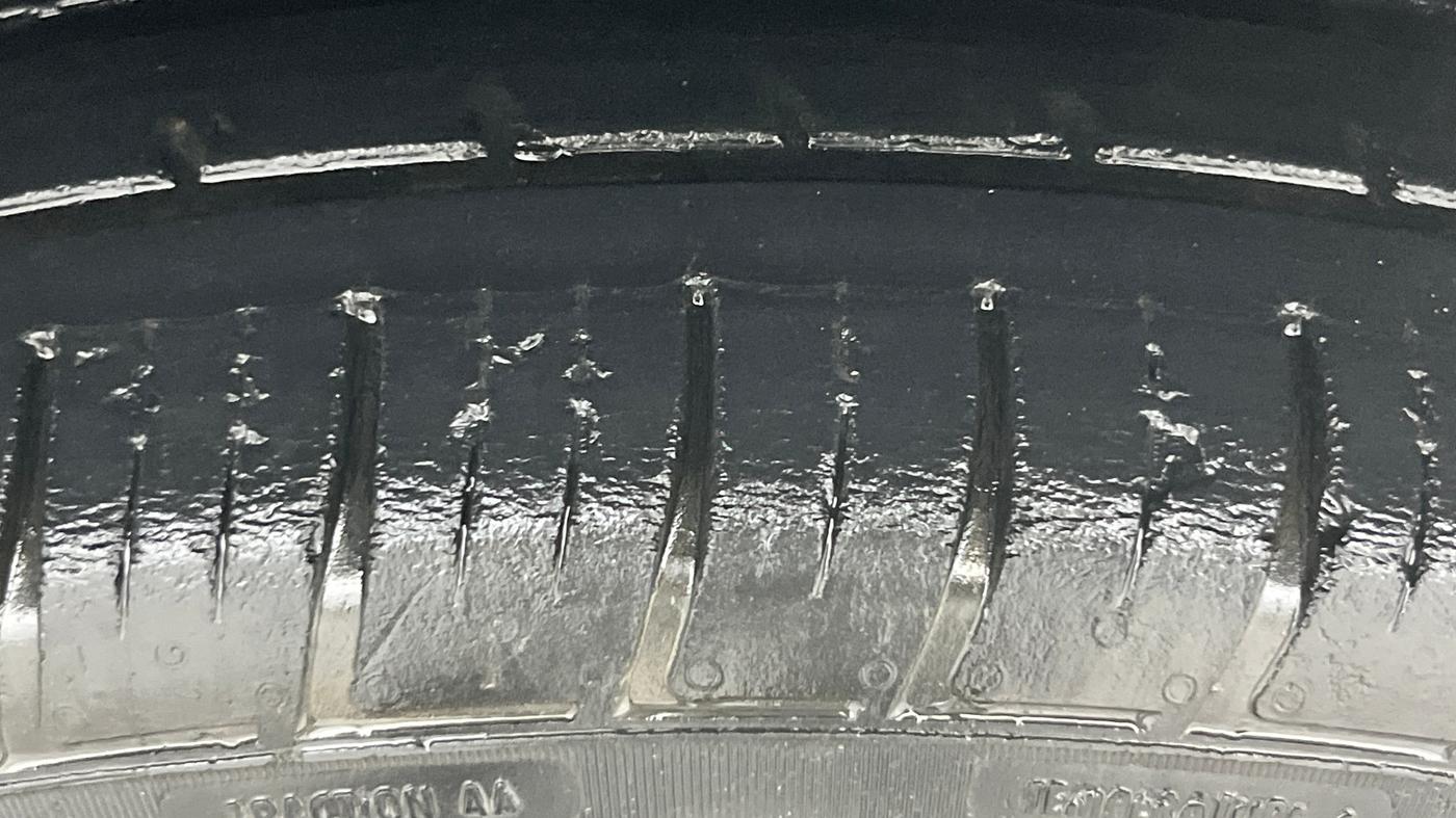 2021 Renault Duster RXZ 1.3 TURBO PETROL CVT, Petrol, Automatic, 49,498 km, Left Rear Tyre Tread