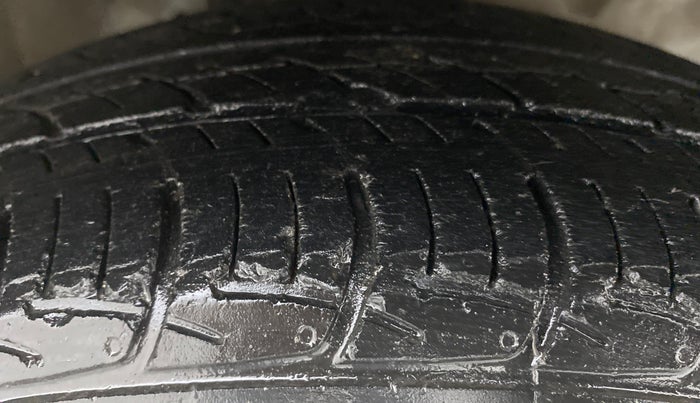 2015 Honda Brio 1.2 VX AT I VTEC, Petrol, Automatic, 38,204 km, Right Front Tyre Tread