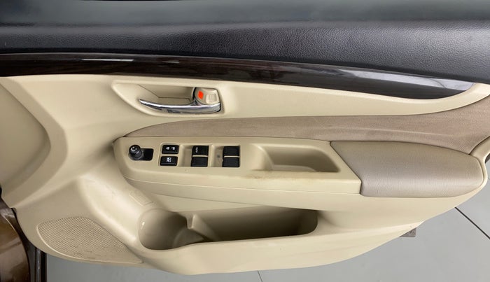 2015 Maruti Ciaz VXI PLUS, Petrol, Manual, 90,387 km, Driver Side Door Panels Control