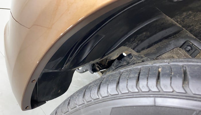 2015 Maruti Ciaz VXI PLUS, Petrol, Manual, 90,387 km, Left fender - Lining loose