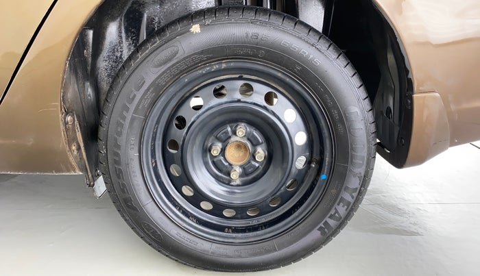 2015 Maruti Ciaz VXI PLUS, Petrol, Manual, 90,387 km, Left Rear Wheel