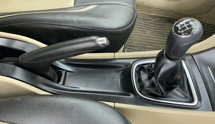 2015 Maruti Ciaz VXI PLUS, Petrol, Manual, 90,387 km, Gear Lever