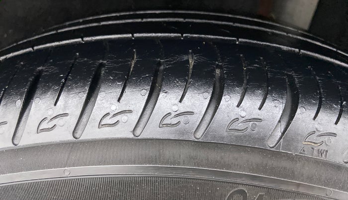 2019 Maruti Vitara Brezza ZDI PLUS DUAL TONE, Diesel, Manual, 41,091 km, Left Rear Tyre Tread