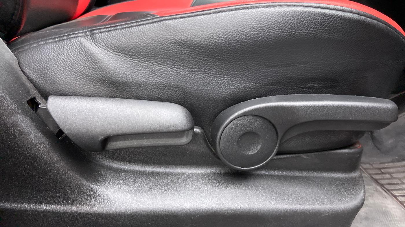 2019 Maruti Vitara Brezza ZDI PLUS DUAL TONE, Diesel, Manual, 41,091 km, Driver Side Adjustment Panel