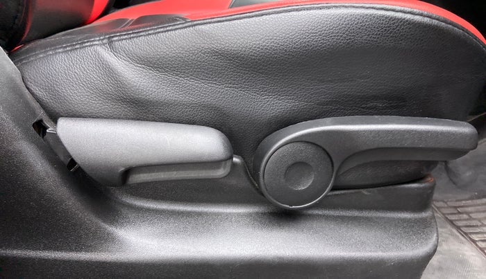 2019 Maruti Vitara Brezza ZDI PLUS DUAL TONE, Diesel, Manual, 41,091 km, Driver Side Adjustment Panel