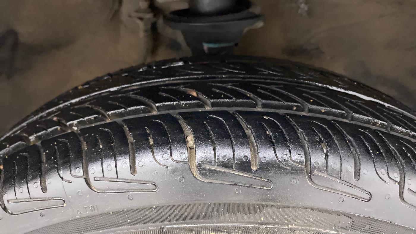 2012 Maruti Alto 800 LXI, Petrol, Manual, 65,731 km, Right Front Tyre Tread