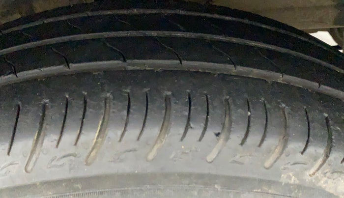 2020 Maruti Baleno DELTA PETROL 1.2, CNG, Manual, 61,006 km, Right Front Tyre Tread