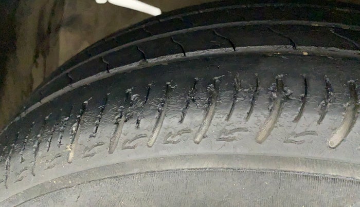 2020 Maruti Baleno DELTA PETROL 1.2, CNG, Manual, 61,006 km, Left Front Tyre Tread