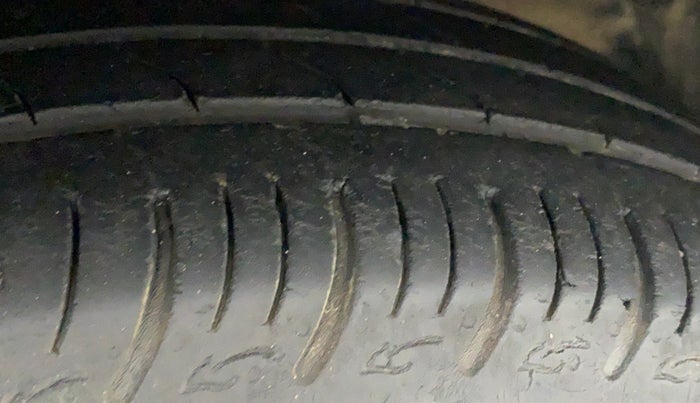 2020 Maruti Baleno DELTA PETROL 1.2, CNG, Manual, 61,006 km, Right Rear Tyre Tread