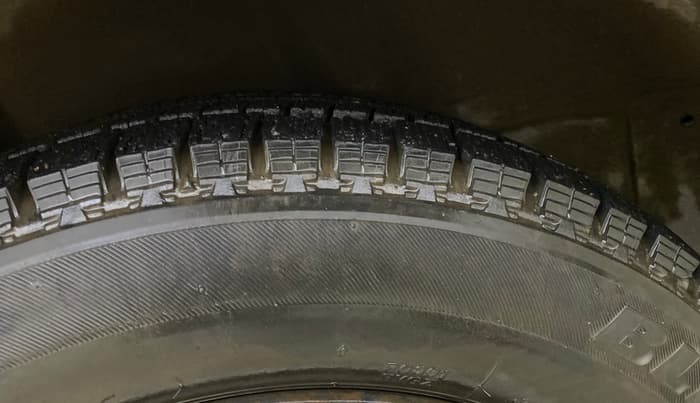 2013 Honda Brio S MT, Petrol, Manual, 74,465 km, Right Rear Tyre Tread