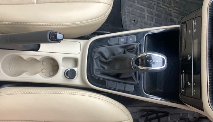2023 Skoda SLAVIA AMBITION 1.0L TSI AT, Petrol, Automatic, 23,657 km, Gear Lever