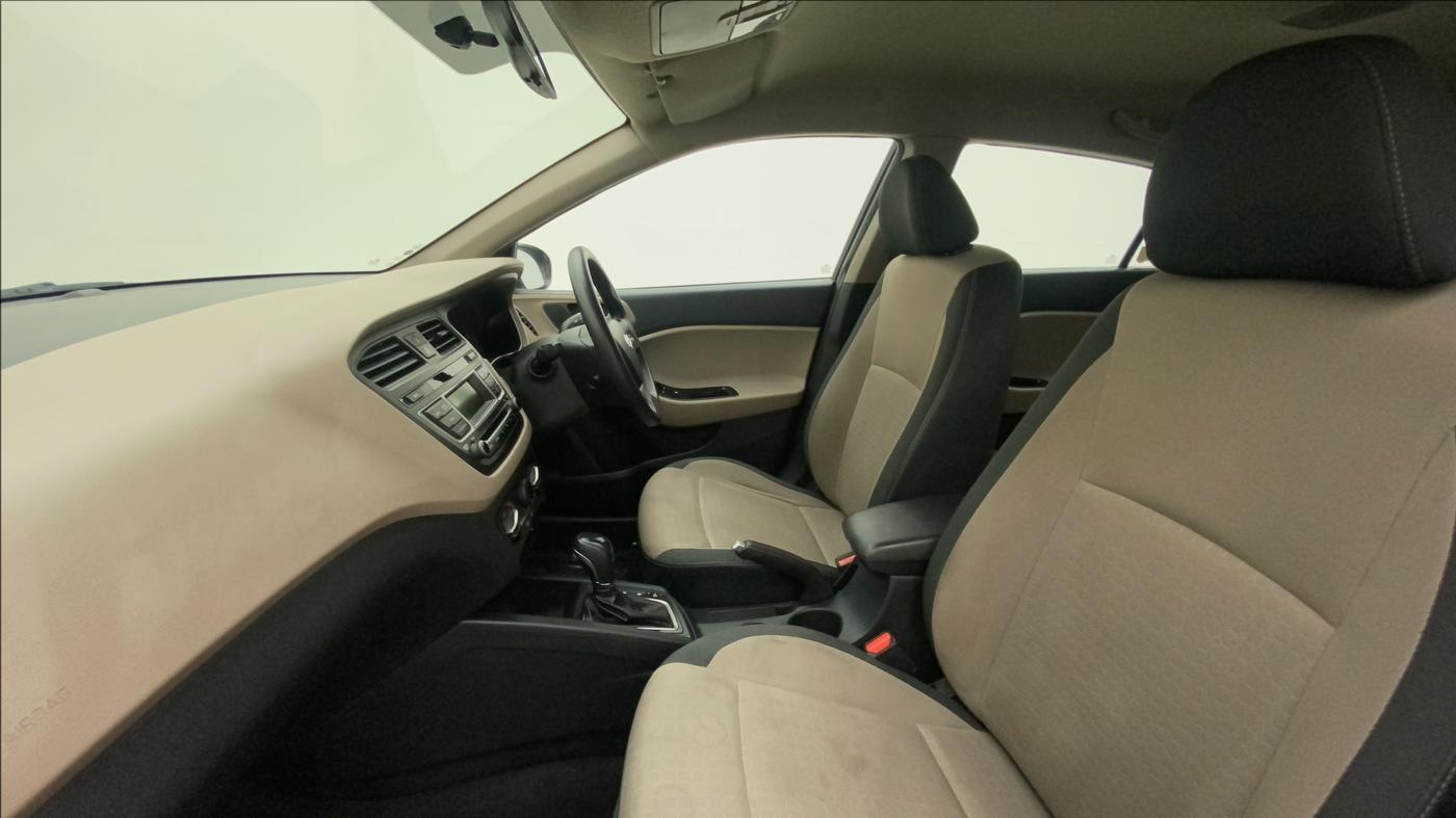 2016 Hyundai Elite i20 MAGNA 1.4 AT, Petrol, Automatic, 61,356 km, Right Side Front Door Cabin