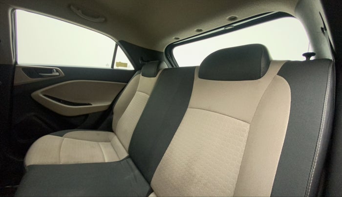 2016 Hyundai Elite i20 MAGNA 1.4 AT, Petrol, Automatic, 61,356 km, Right Side Rear Door Cabin