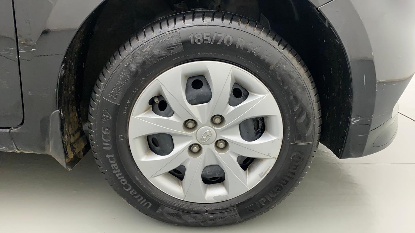 2016 Hyundai Elite i20 MAGNA 1.4 AT, Petrol, Automatic, 61,356 km, Right Front Wheel
