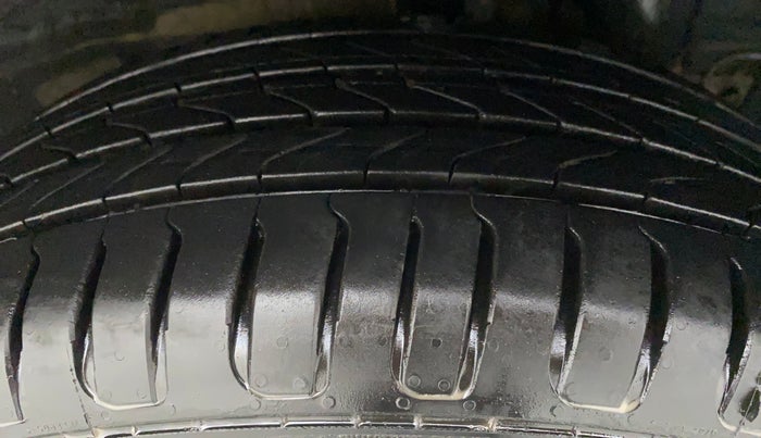2016 Hyundai Elite i20 MAGNA 1.4 AT, Petrol, Automatic, 61,356 km, Left Rear Tyre Tread