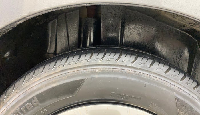 2016 Maruti Ertiga VXI, Petrol, Manual, 1,01,093 km, Right Rear Tyre Tread