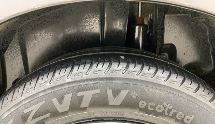 2016 Maruti Ertiga VXI, Petrol, Manual, 1,01,093 km, Left Rear Tyre Tread