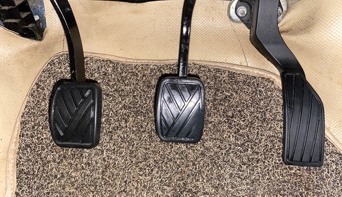 2016 Maruti Ertiga VXI, Petrol, Manual, 1,01,093 km, Pedals