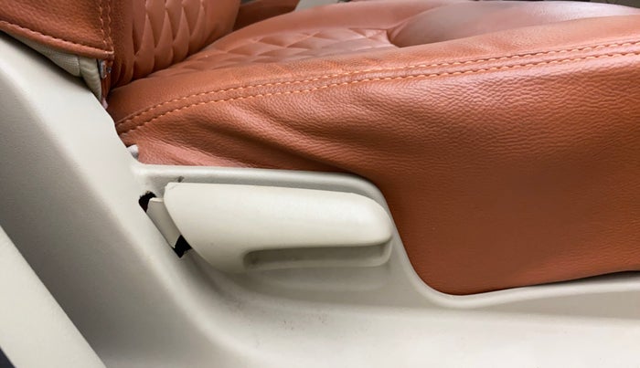 2016 Maruti Ertiga VXI, Petrol, Manual, 1,01,093 km, Driver Side Adjustment Panel