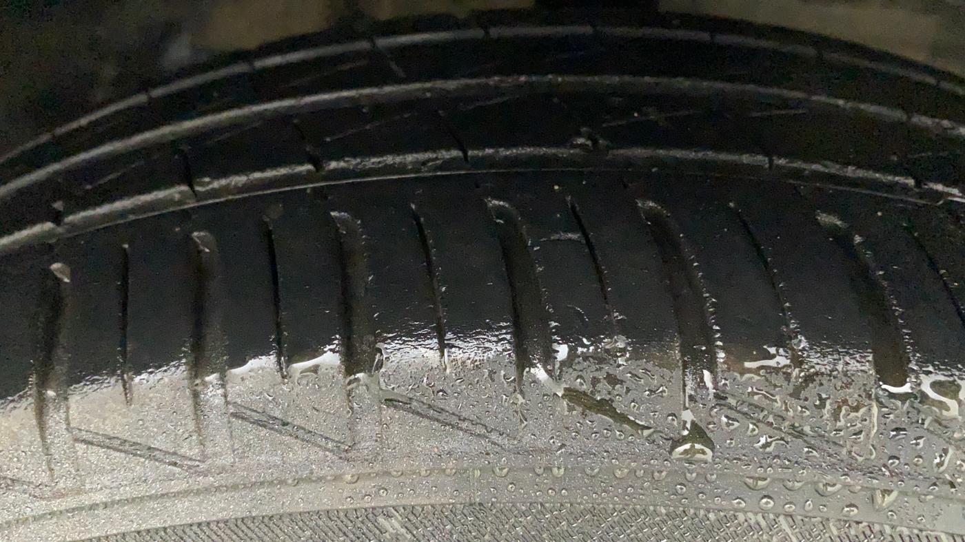 2014 Toyota Etios Liva G, CNG, Manual, 79,418 km, Right Front Tyre Tread