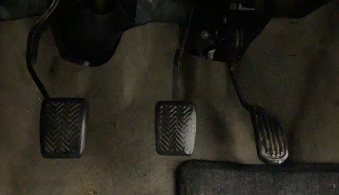 2014 Toyota Etios Liva G, CNG, Manual, 79,418 km, Pedals