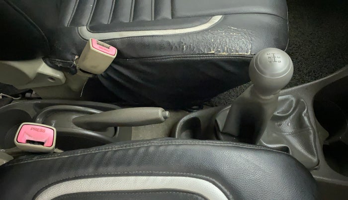 2014 Toyota Etios Liva G, CNG, Manual, 79,418 km, Gear Lever