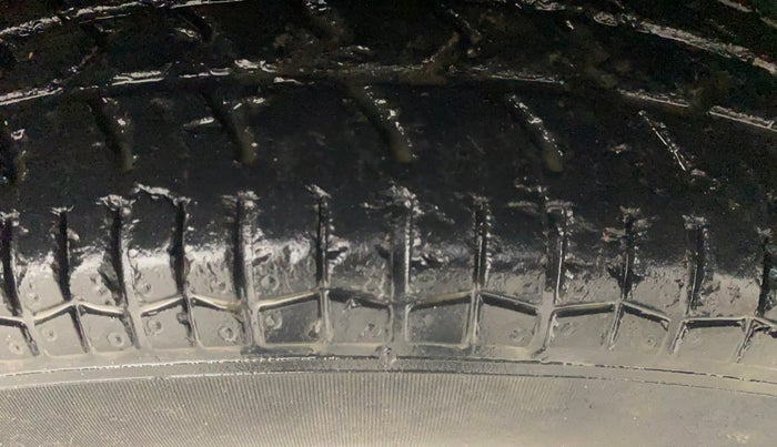 2013 Maruti Swift Dzire VXI, Petrol, Manual, 49,948 km, Right Front Tyre Tread