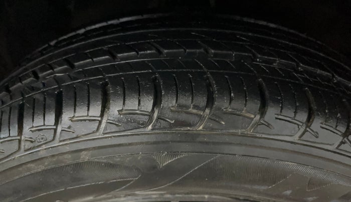 2018 Maruti Baleno DELTA PETROL 1.2, Petrol, Manual, 30,522 km, Right Front Tyre Tread