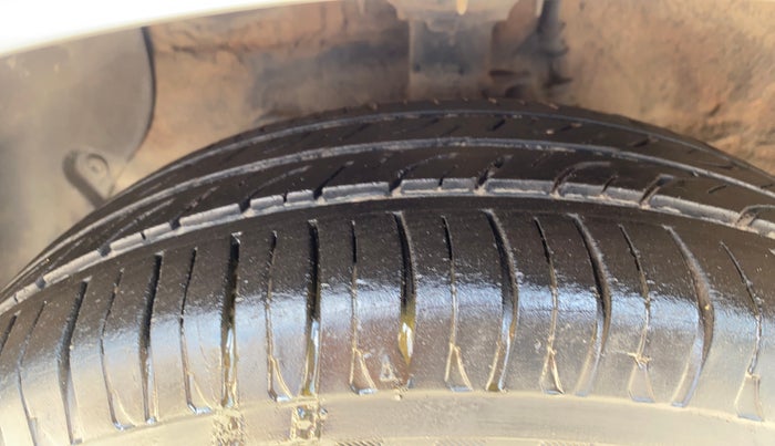 2015 Hyundai Xcent SX 1.2, Petrol, Manual, 47,433 km, Left Front Tyre Tread