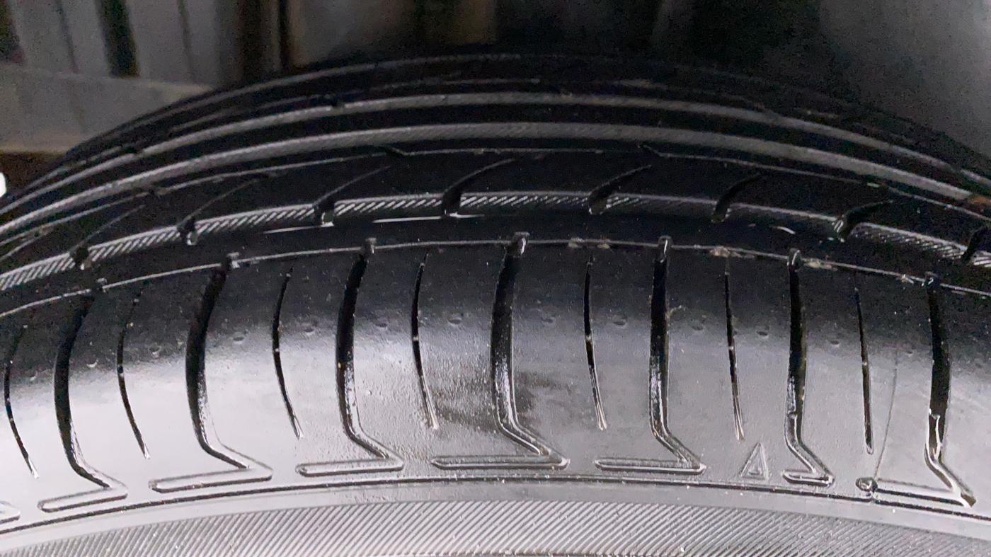 2015 Maruti Swift VDI ABS, Diesel, Manual, 89,147 km, Right Rear Tyre Tread