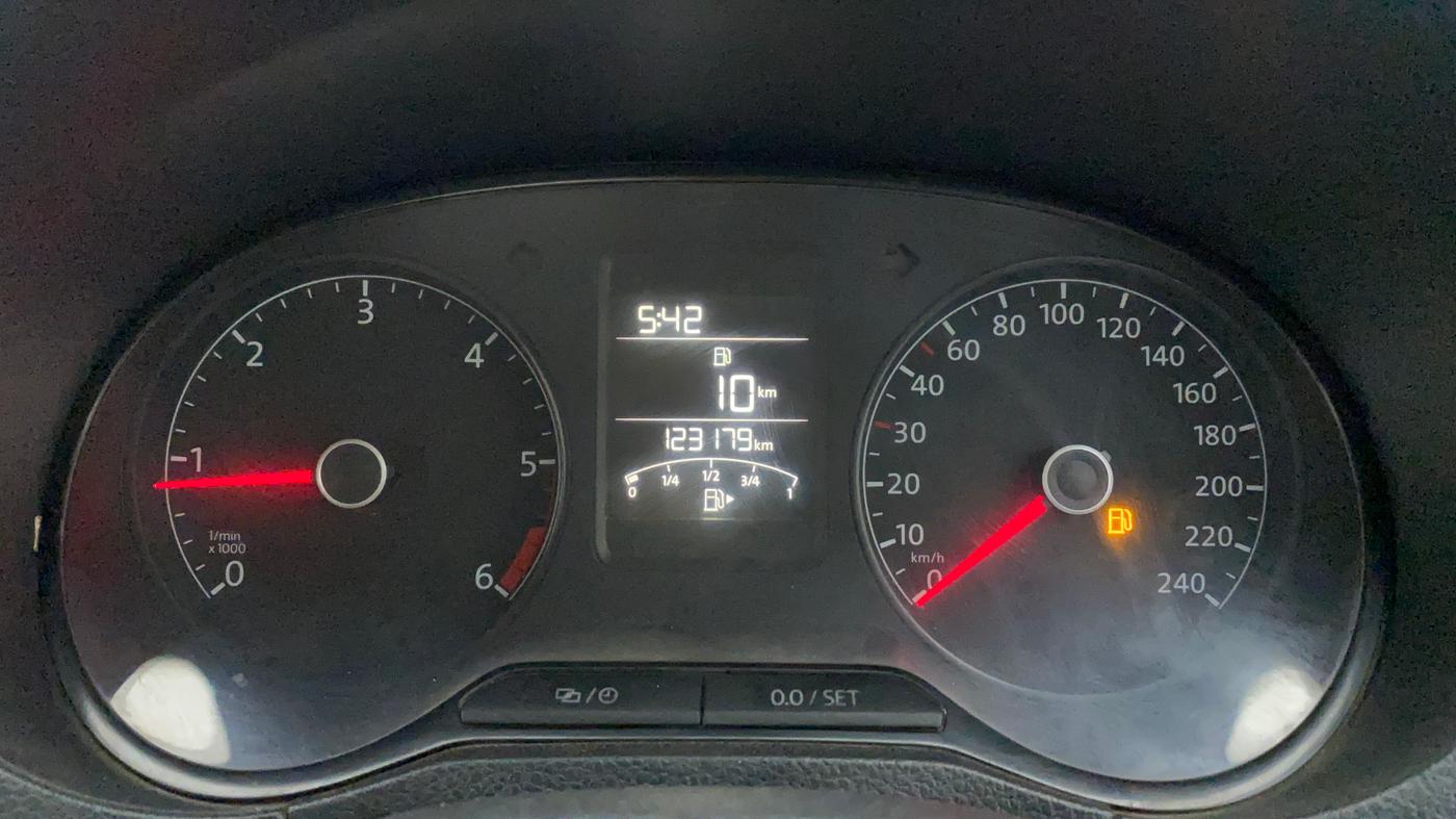 2015 Volkswagen Polo HIGHLINE1.5L, Diesel, Manual, 1,23,224 km, Odometer Image