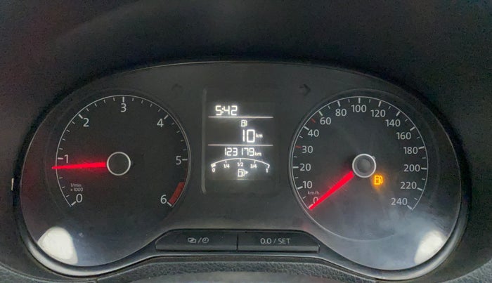 2015 Volkswagen Polo HIGHLINE1.5L, Diesel, Manual, 1,23,224 km, Odometer Image