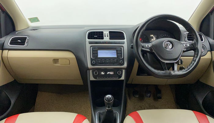 2015 Volkswagen Polo HIGHLINE1.5L, Diesel, Manual, 1,23,224 km, Dashboard