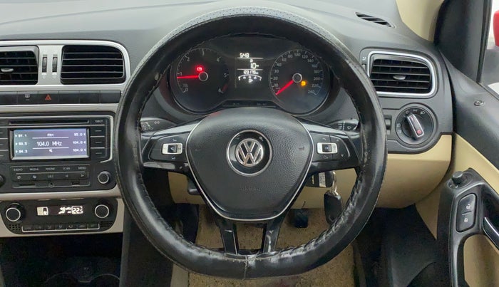2015 Volkswagen Polo HIGHLINE1.5L, Diesel, Manual, 1,23,224 km, Steering Wheel Close Up
