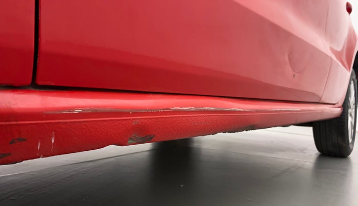 2015 Volkswagen Polo HIGHLINE1.5L, Diesel, Manual, 1,23,224 km, Left running board - Slightly dented