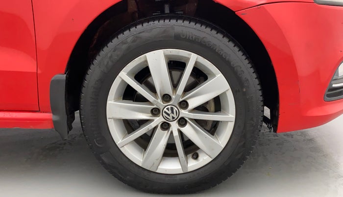 2015 Volkswagen Polo HIGHLINE1.5L, Diesel, Manual, 1,23,224 km, Right Front Wheel
