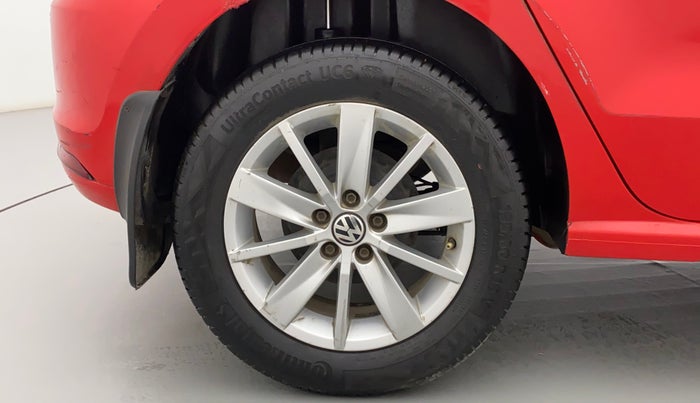 2015 Volkswagen Polo HIGHLINE1.5L, Diesel, Manual, 1,23,224 km, Right Rear Wheel