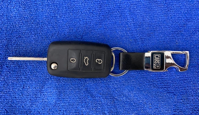 2015 Volkswagen Polo HIGHLINE1.5L, Diesel, Manual, 1,23,224 km, Key Close Up