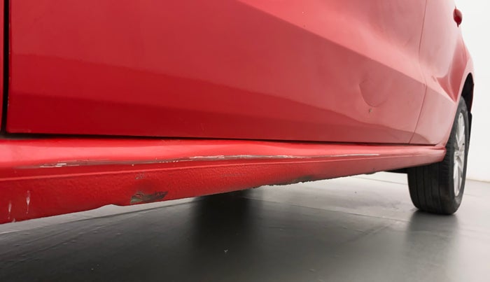 2015 Volkswagen Polo HIGHLINE1.5L, Diesel, Manual, 1,23,224 km, Left running board - Minor scratches