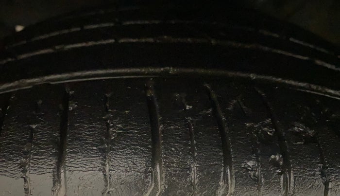 2016 Maruti Baleno ALPHA DIESEL 1.3, Diesel, Manual, 91,055 km, Left Front Tyre Tread