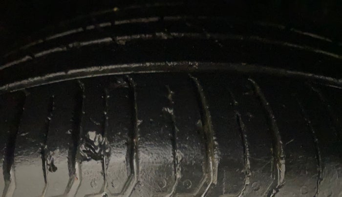 2016 Maruti Baleno ALPHA DIESEL 1.3, Diesel, Manual, 91,055 km, Right Front Tyre Tread