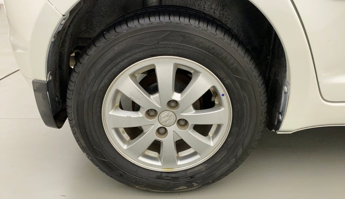 2010 Maruti Swift ZXI, Petrol, Manual, 43,970 km, Right Rear Wheel