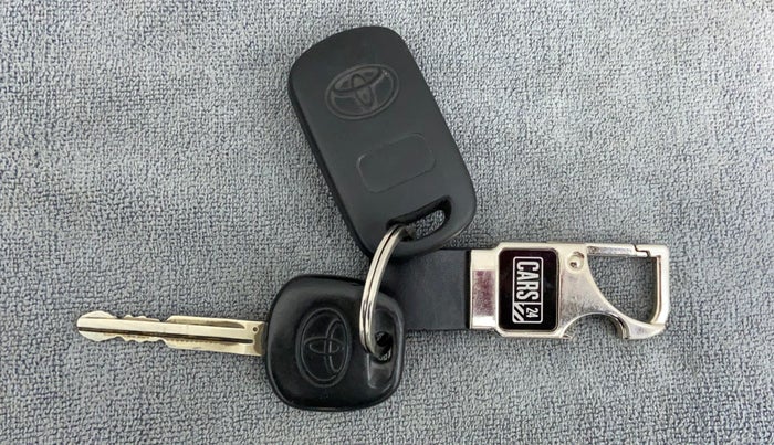 2011 Toyota Etios VX, Petrol, Manual, 66,479 km, Lock system - Dork lock functional only from remote key