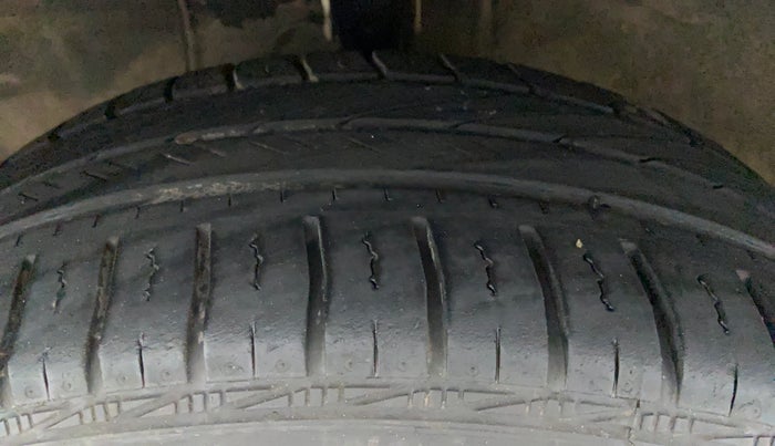 2011 Toyota Etios VX, Petrol, Manual, 66,479 km, Left Front Tyre Tread